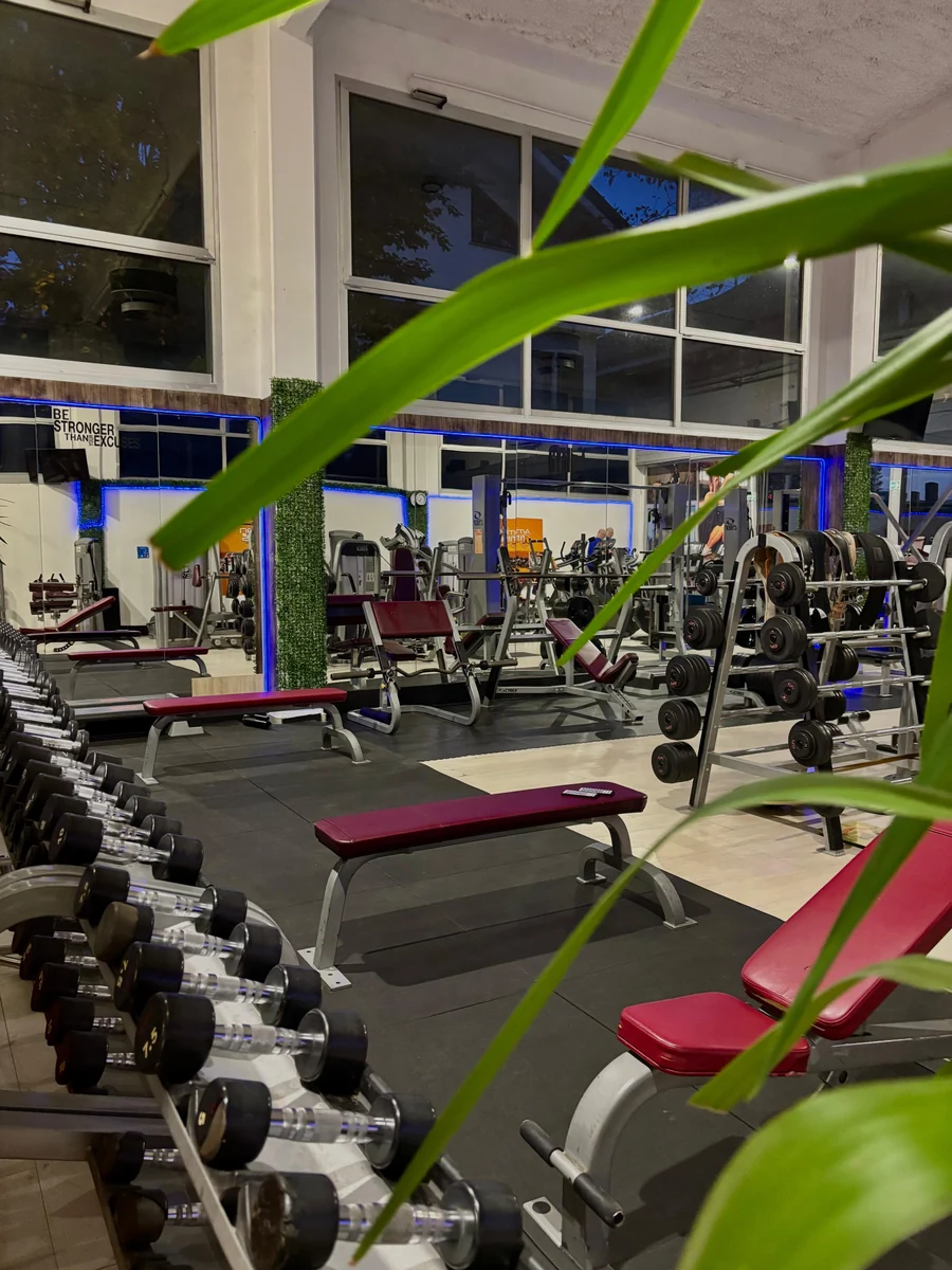 Sala attrezzi della palestra Ambition Fitness a Legnano